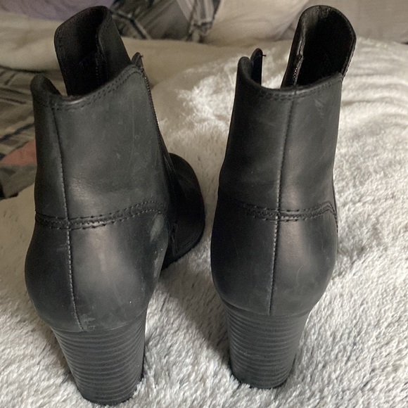 Brand New Clarks,,,,, tried on one time in house,,,,, 💓💓💓 - Picture 3 of 6